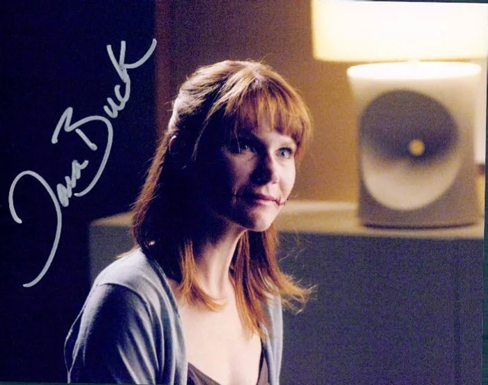 Tara  Buck autograph