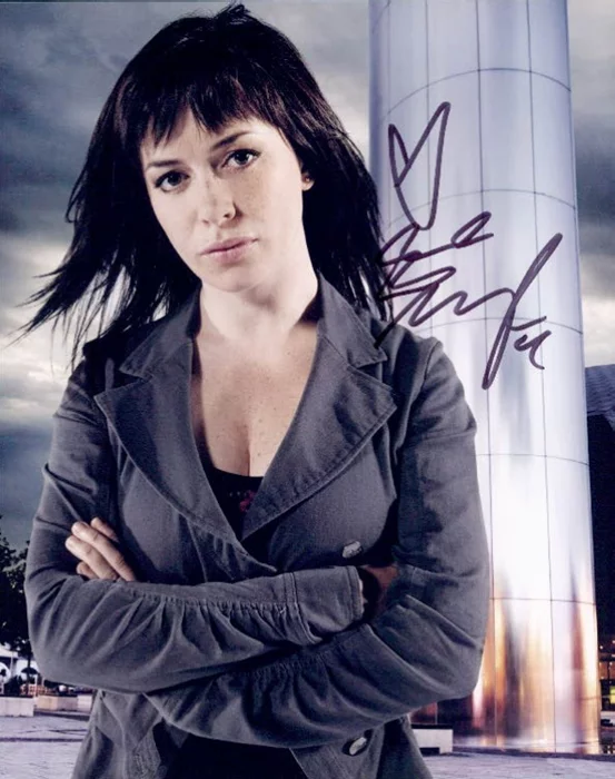 Eve Myles autograph
