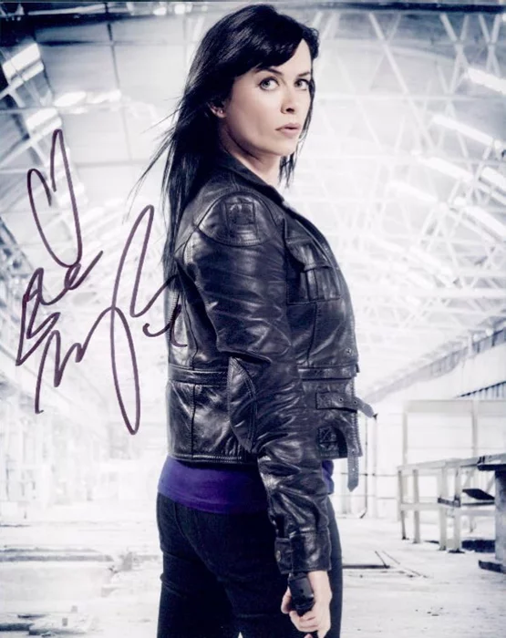 Eve Myles autograph