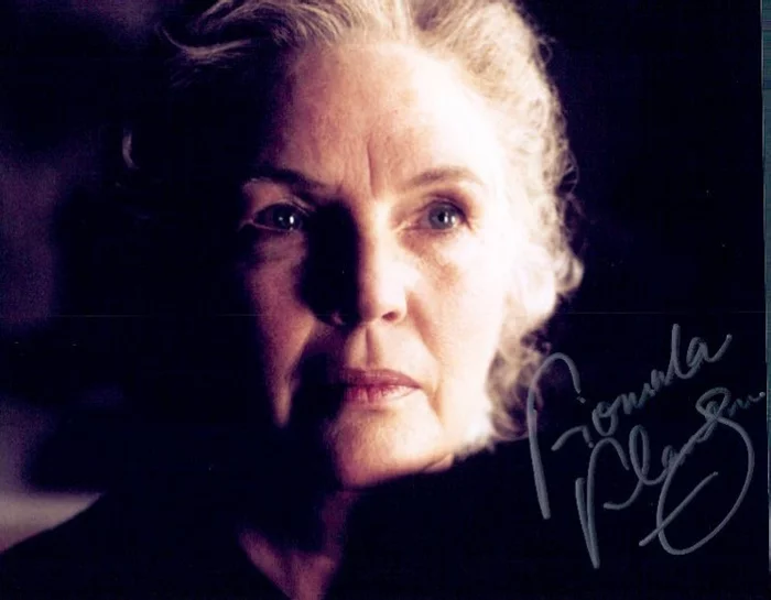 Fionnula Flanagan autograph
