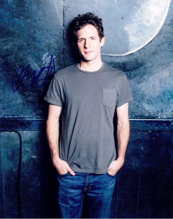 Glenn Howerton autograph