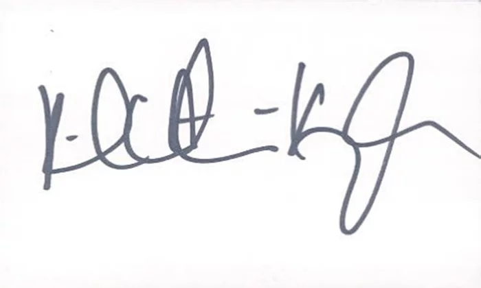 Keisha Castle-Hughes autograph