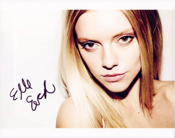 Elle Evans autograph