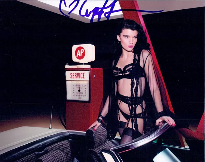Crystal Renn autograph