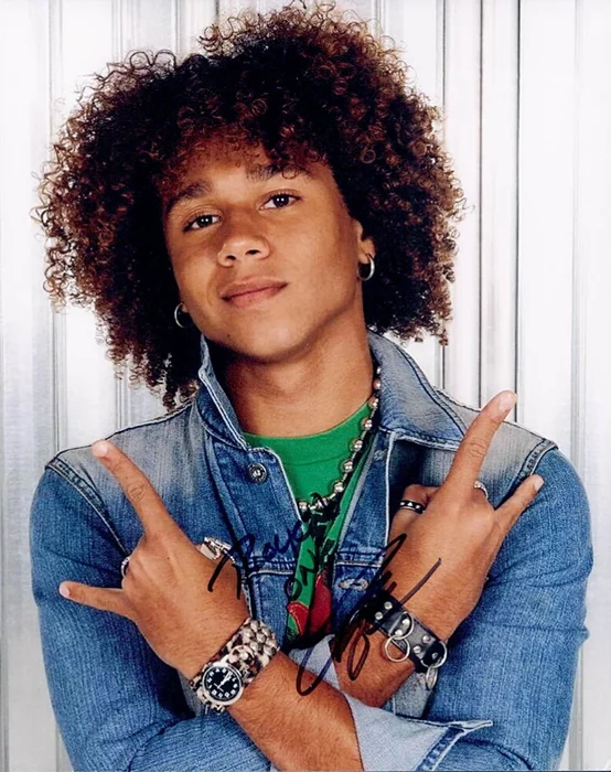 Corbin Bleu autograph