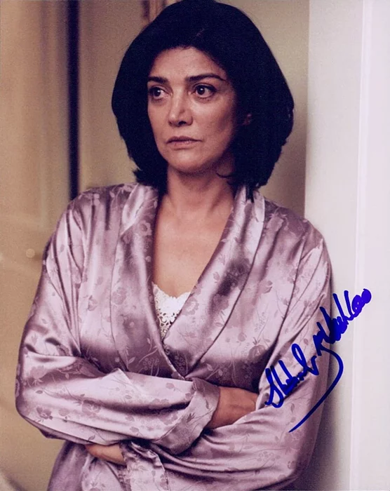Shohreh Aghdashloo autograph