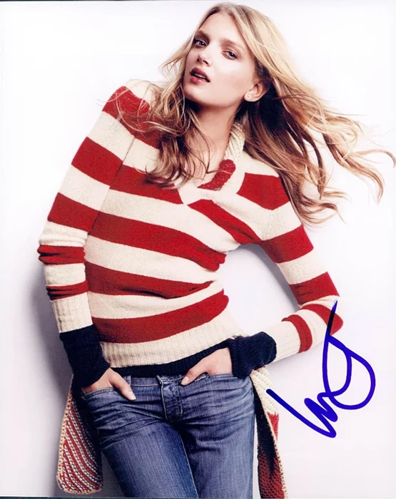 Lily Donaldson autograph