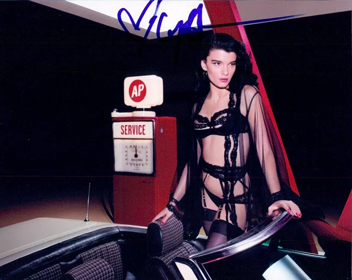Crystal Renn autograph