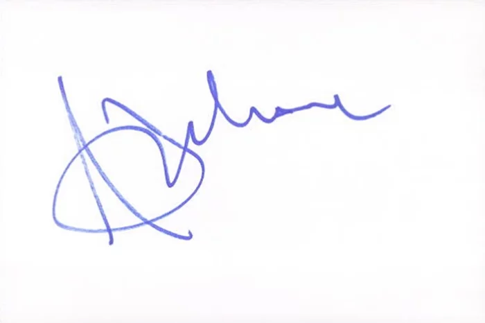 Ashley Johnson autograph