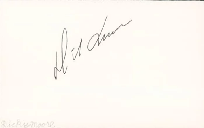 Dickie Moore autograph