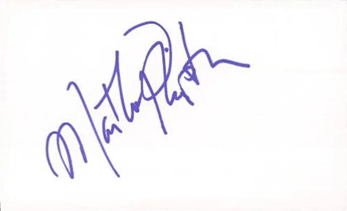Martha Plimpton autograph
