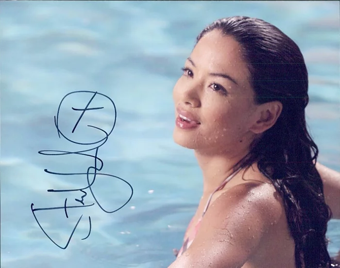 Stephanie Jacobsen autograph