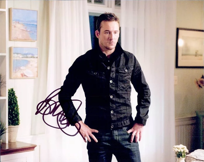 Barry Sloane autograph