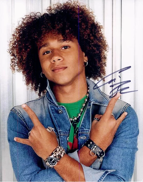 Corbin Bleu autograph