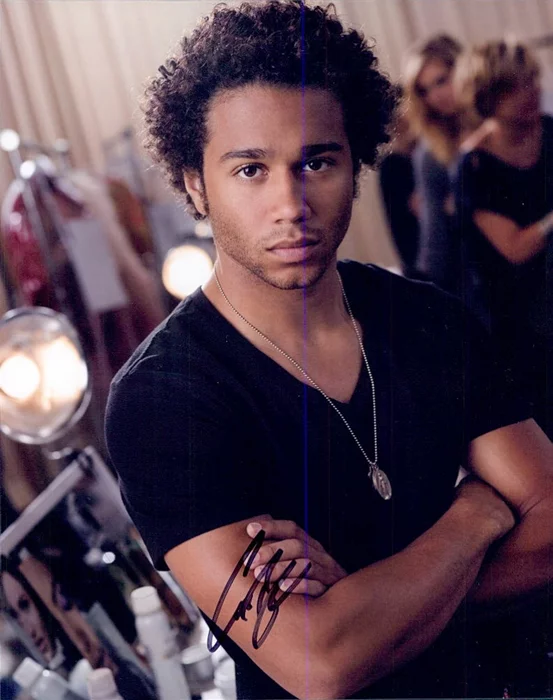 Corbin Bleu autograph