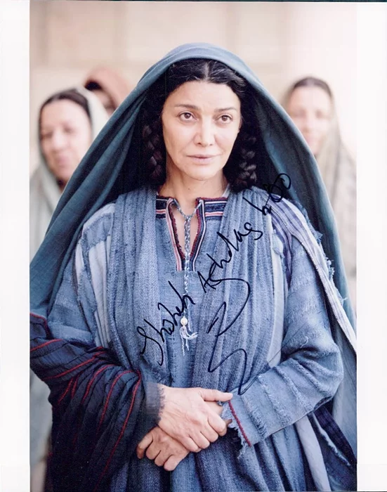 Shohreh Agadashloo autograph
