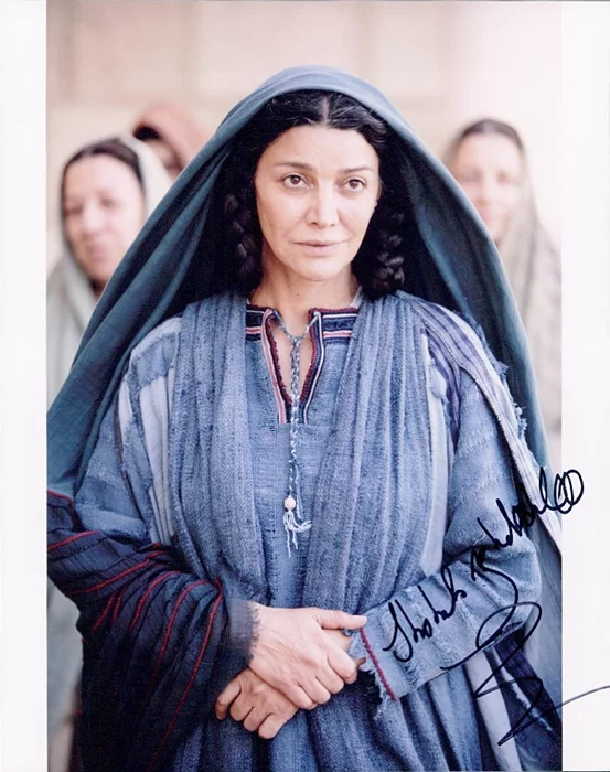Shohreh Agadashloo autograph
