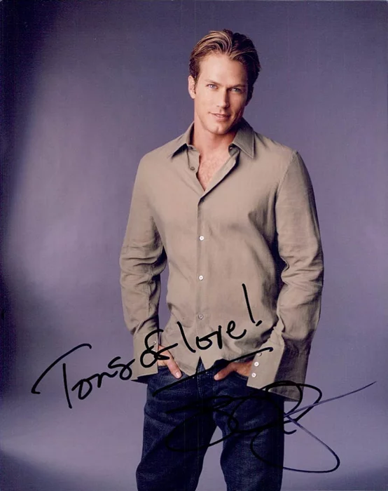 Jason Lewis autograph