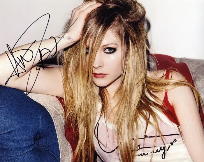 Avril Lavigne autograph