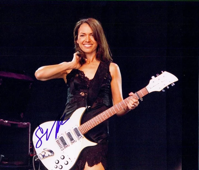 Susanna Hoffs autograph