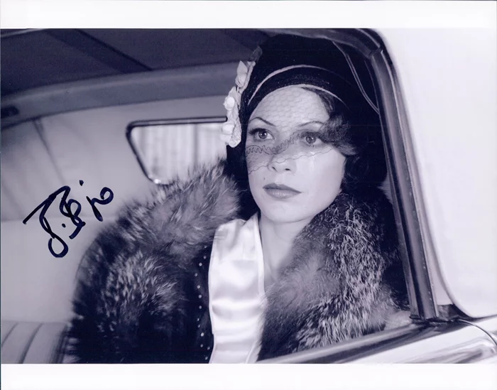 Berenice Bejo autograph
