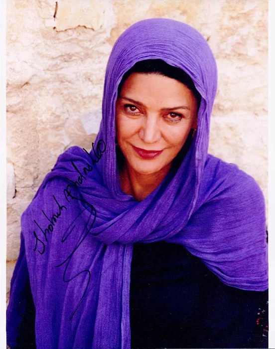 Shohreh Aghdashloo autograph