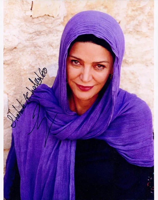 Shohreh Aghdashloo autograph