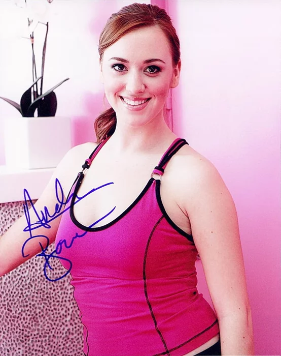 Andrea Bowen autograph