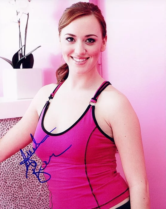 Andrea Bowen autograph