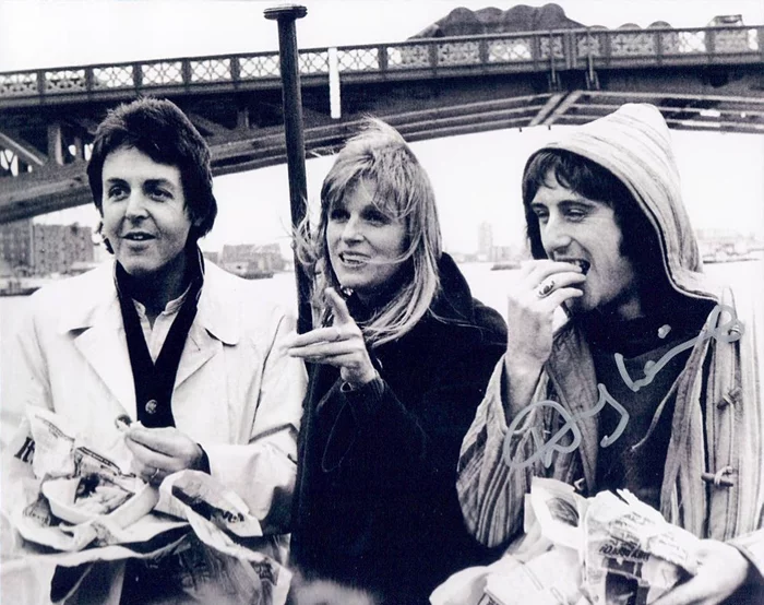 Denny Laine autograph