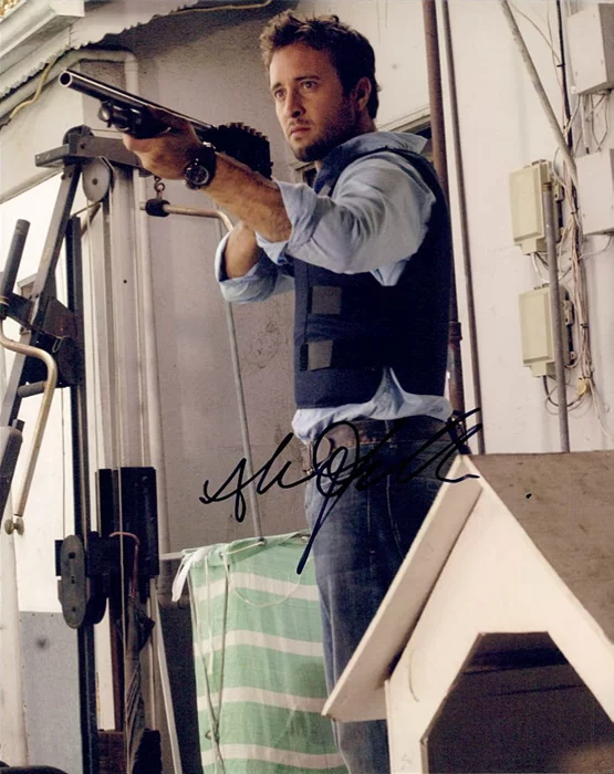 Alex O'Loughlin autograph