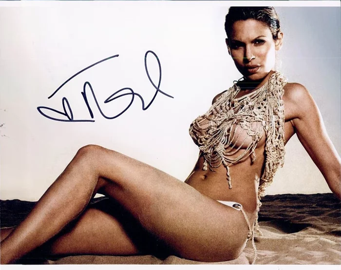 Nadine Velazquez autograph