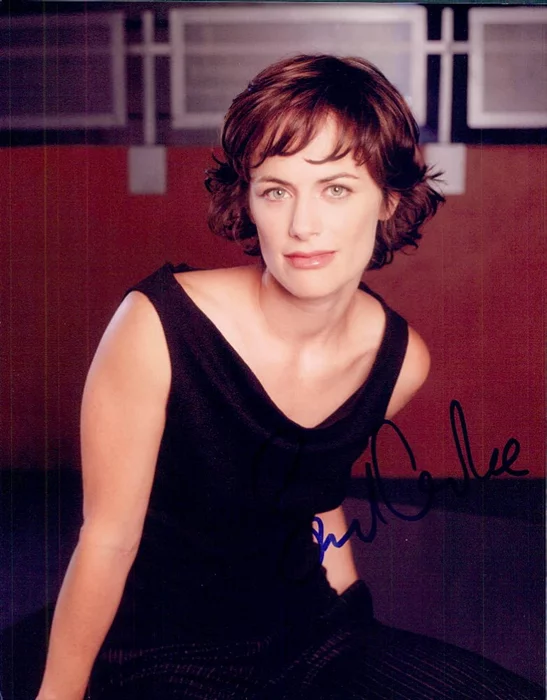 Sarah Clarke autograph