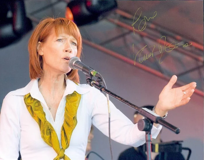 Kiki Dee autograph
