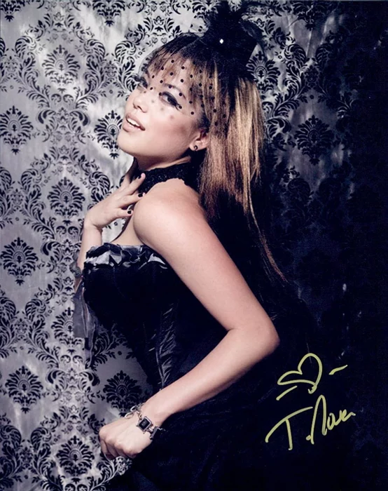 Tracy Nova autograph