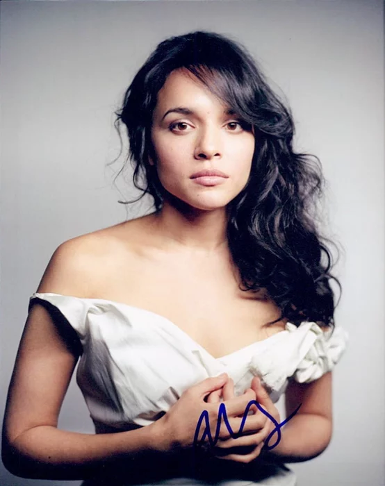 Norah Jones autograph