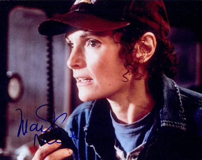 Mary Elizabeth Mastrantonio autograph