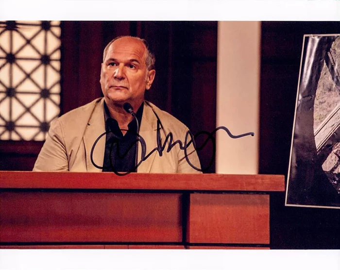 John Kapelos autograph