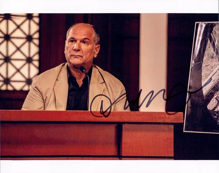 John Kapelos autograph