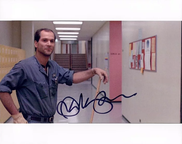 John Kapelos autograph