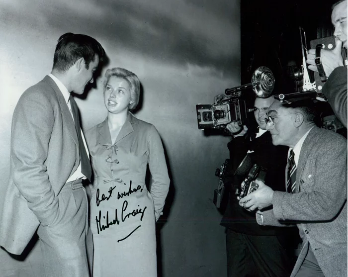 Michael Craig autograph