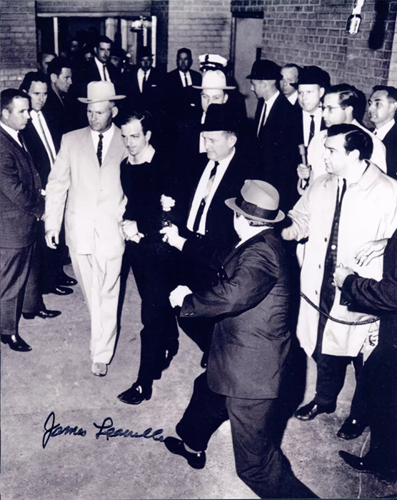 James Leavelle autograph