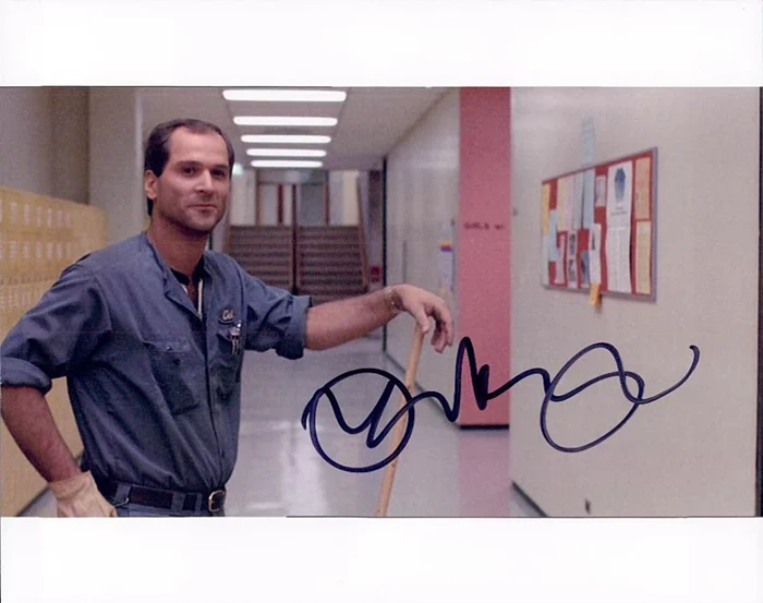 John Kapelos autograph