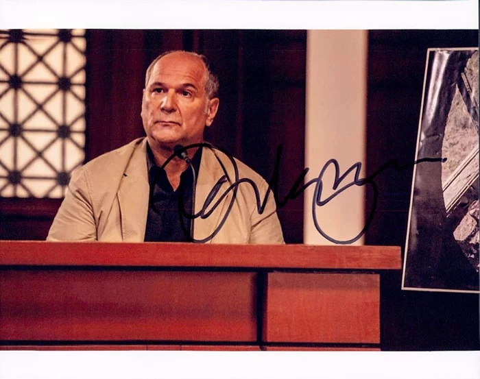 John Kapelos autograph