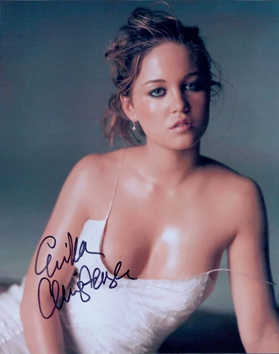Erika Christensen autograph
