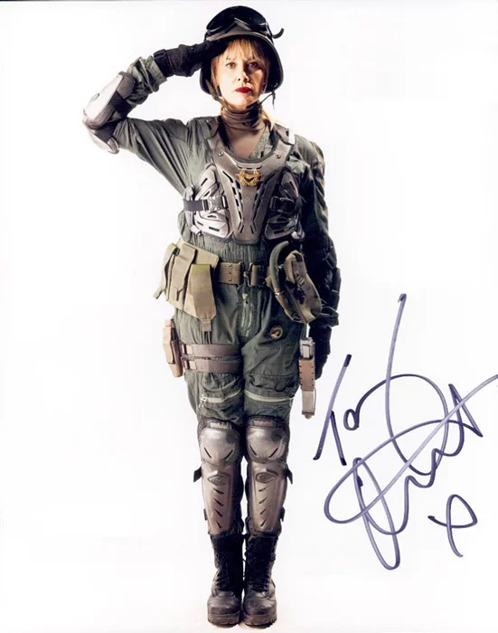 Tamzin Outhwaite autograph