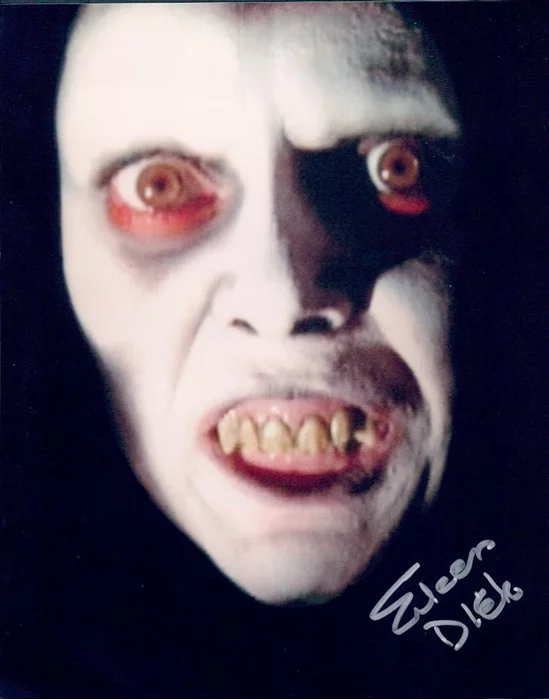 Eileen Dietz autograph