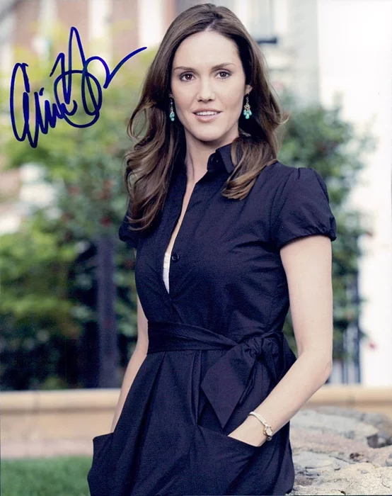Erinn Hayes autograph