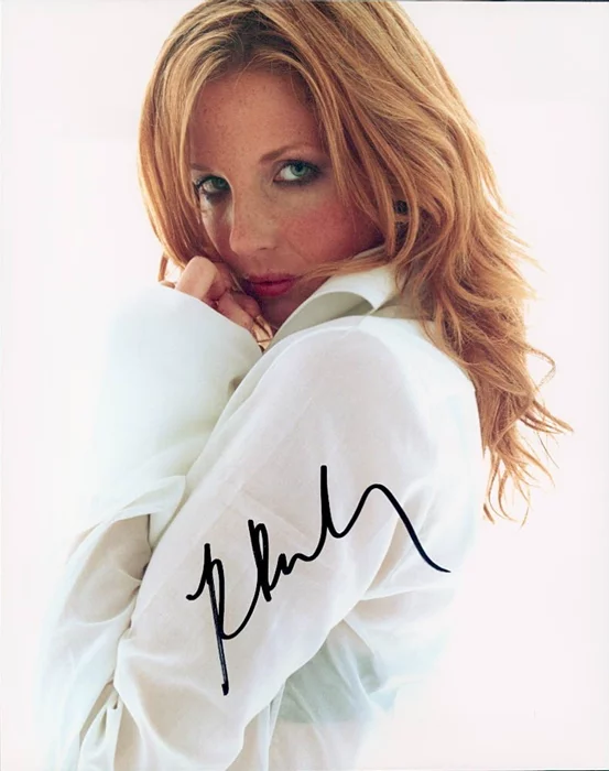 Kelly Reilly autograph