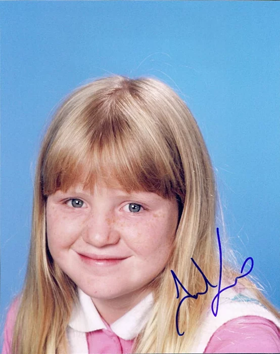 Tina Yothers autograph
